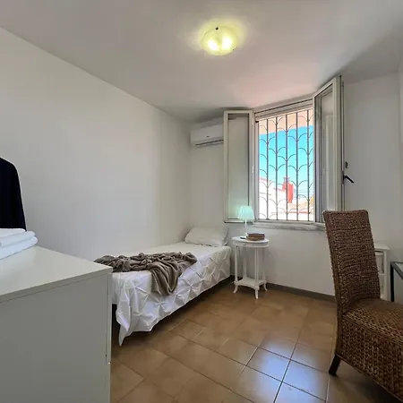 House With Terrace In - Civico 5 كالياري
